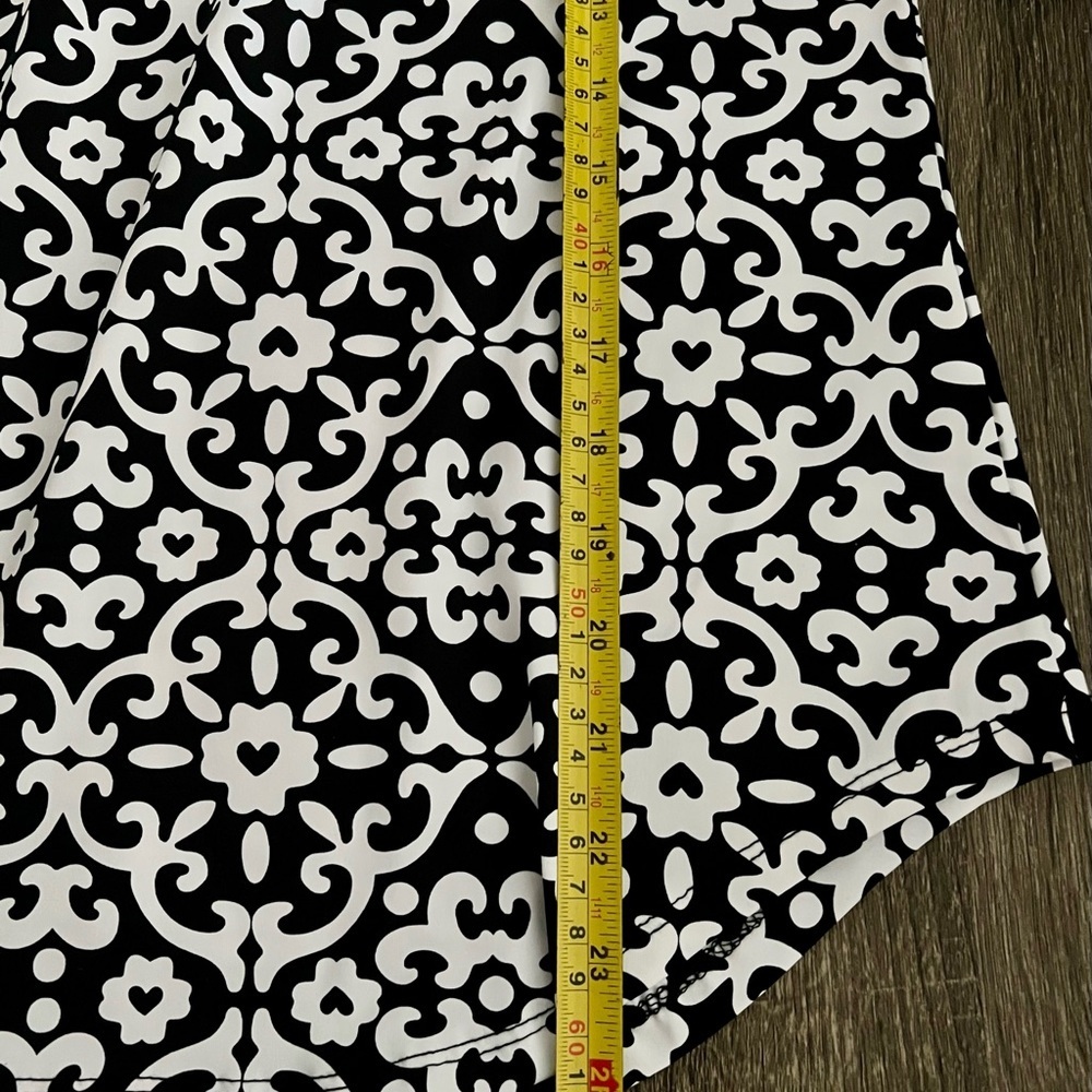 Lulu B Cooling UPF 50+ Short Sleeve Top Black White Print Size Small NWT new - Picture 4 of 10